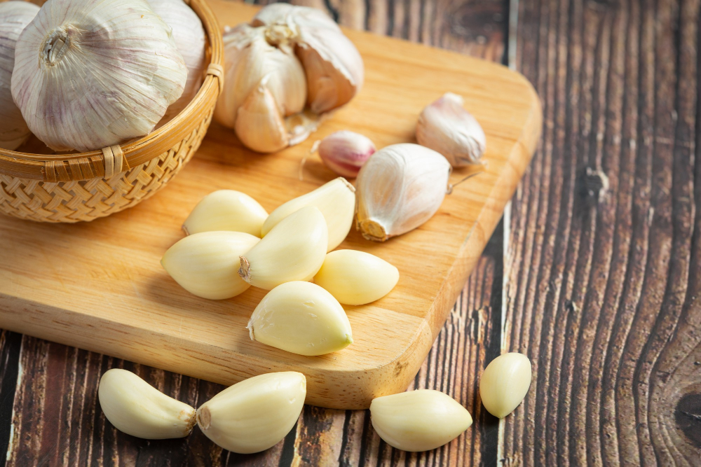 fresh-raw-garlic-ready-cook